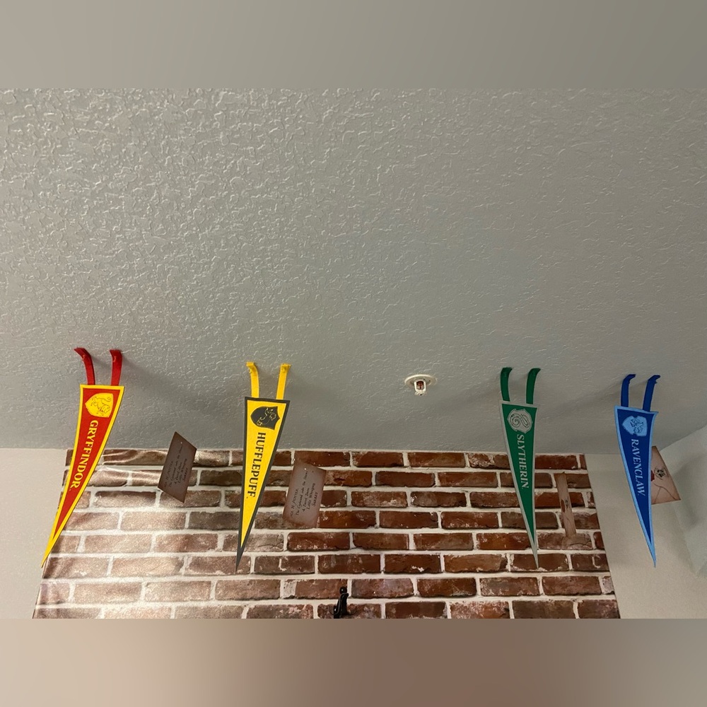 Gryffindor, Ravenclaw, Hufflepuff and Slytherin Pennant Banners Harry Potter